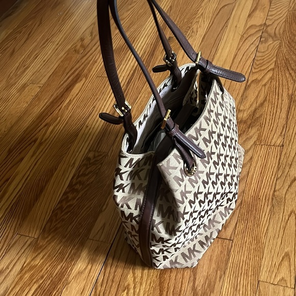 Michael Kors Bag - Picture 3 of 6